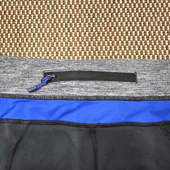 LULULEMON LADIES CROPPED WORKOUT PANTS LEGGINGS SIZE 8 - Picture 4 of 5